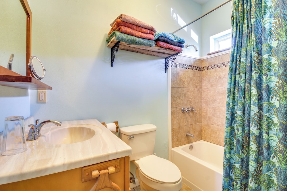 5 Mi to Beach & Pier: Bay St Louis Home on Canal