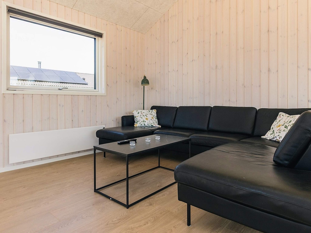 5 Star Holiday Home in Humble