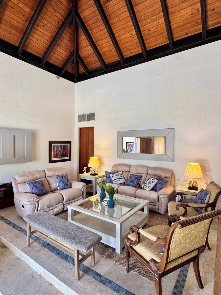 Luxurious Punta Cana Villa With Private Pool & Beach Access