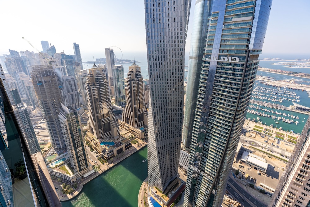Maison Privee - Exclusive Apt w/ Striking Sea & Dubai Marina Vws