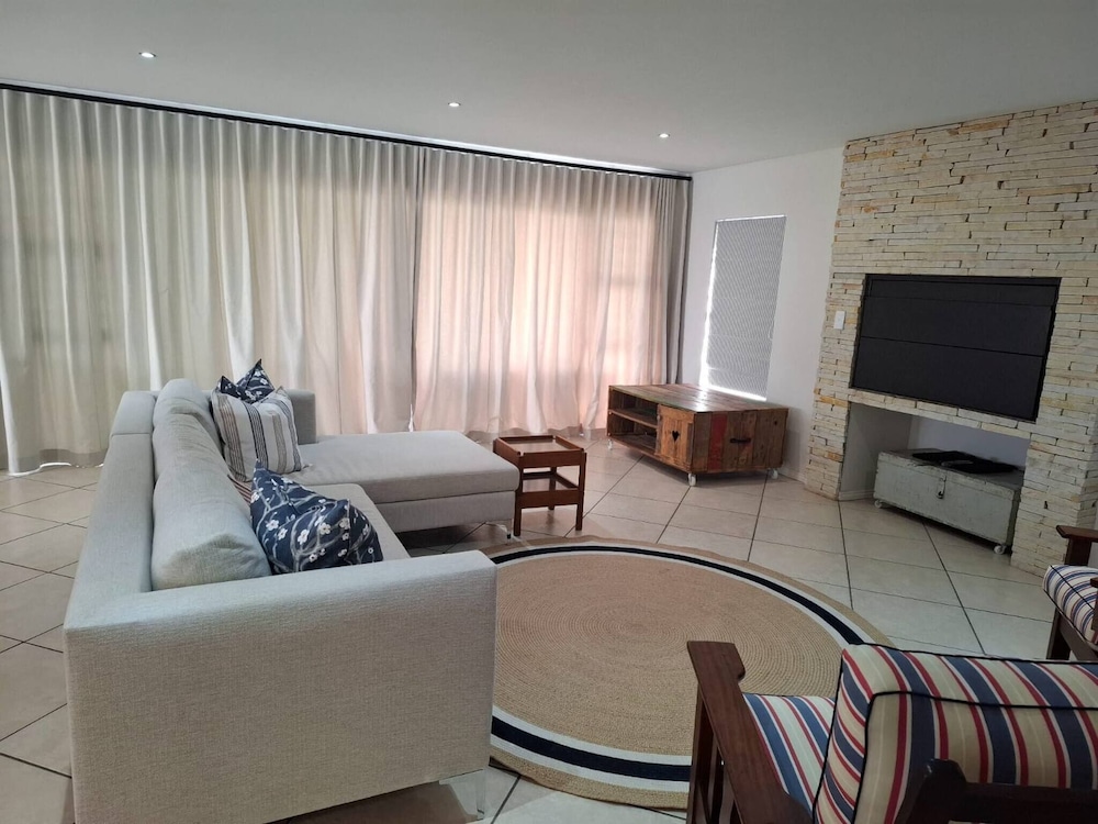 Oosiesrus - Charming Langebaan Villa With Garden View