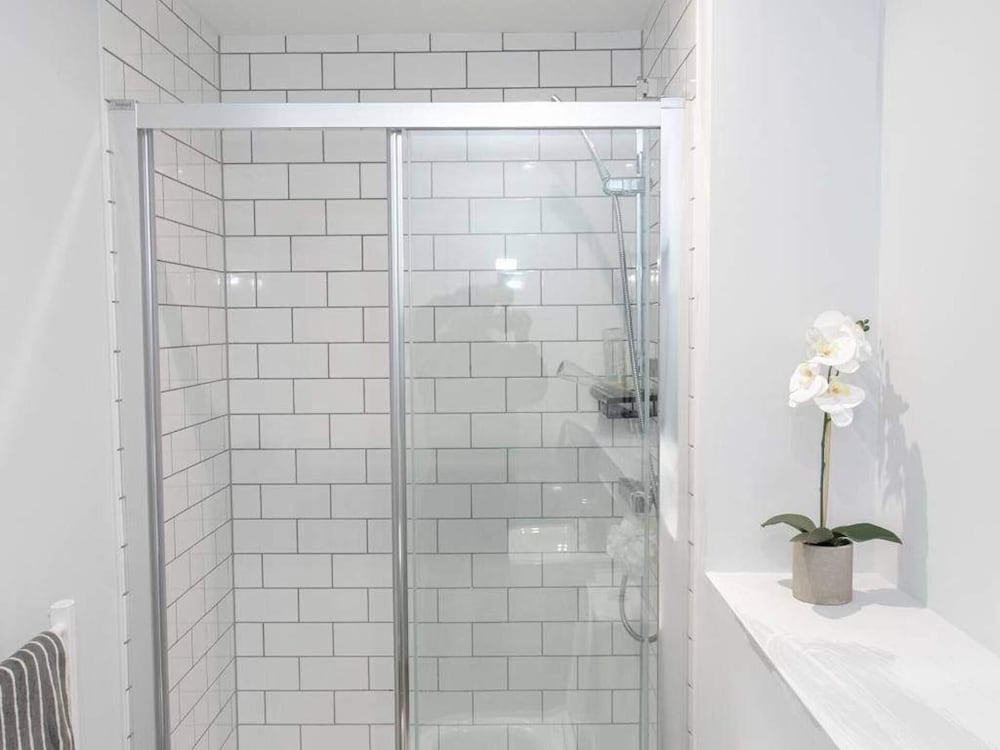 2br-sleeps4-citycentre-parking-rooftop