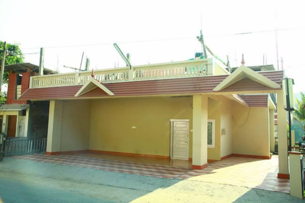 Jungle Palace Homestay