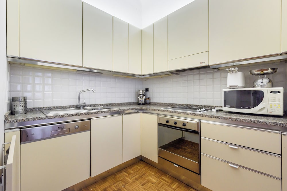 Montebello Place by Mmega