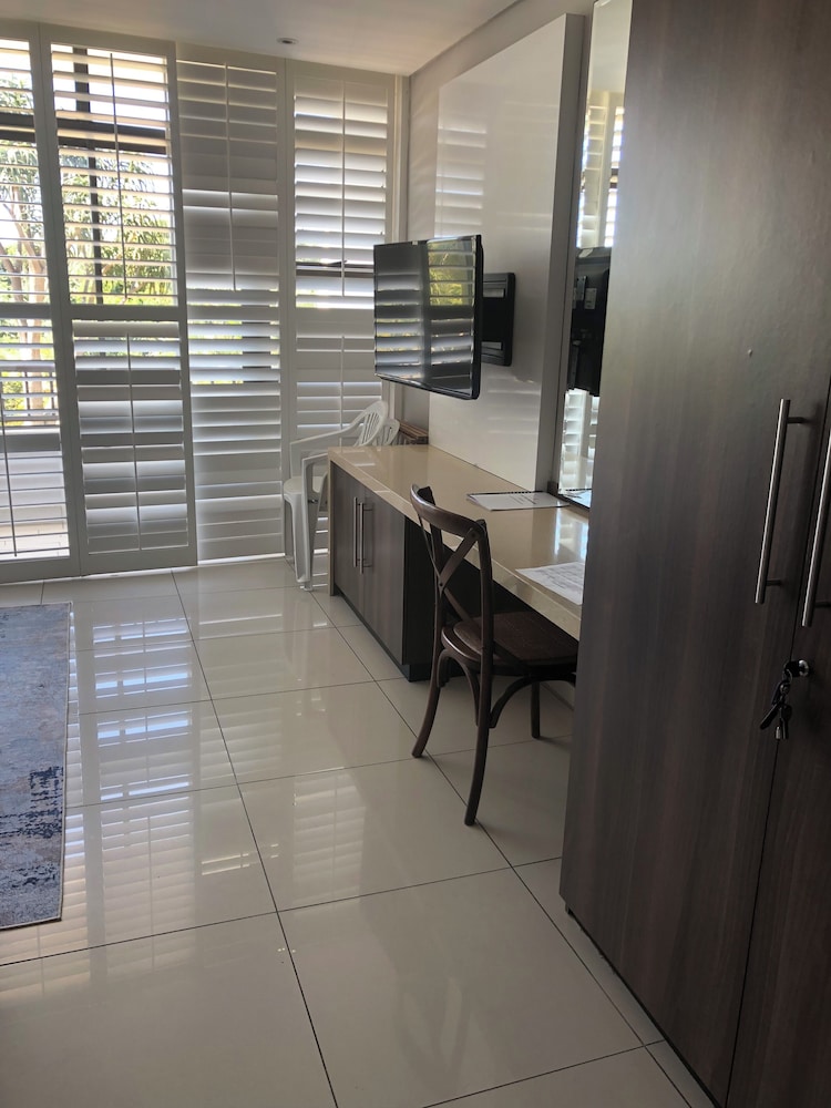 Studio Resort Apartment - Sleeps 2 - Beachside