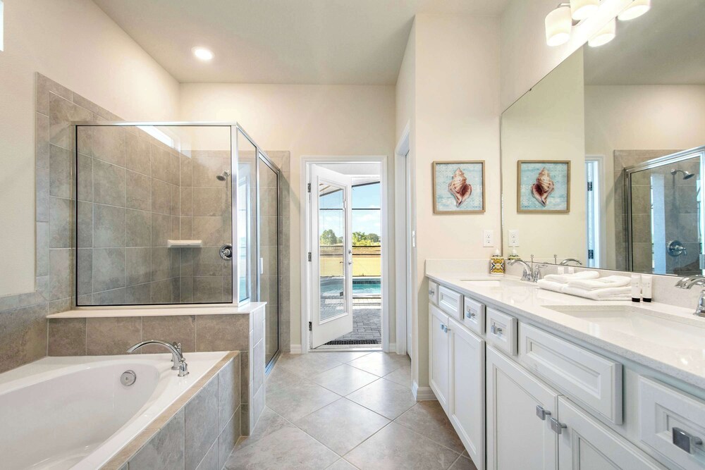 Bright & Spacious 7BR Pool Villa w/ Game Loft New Windsor Cay Resort Near Disney