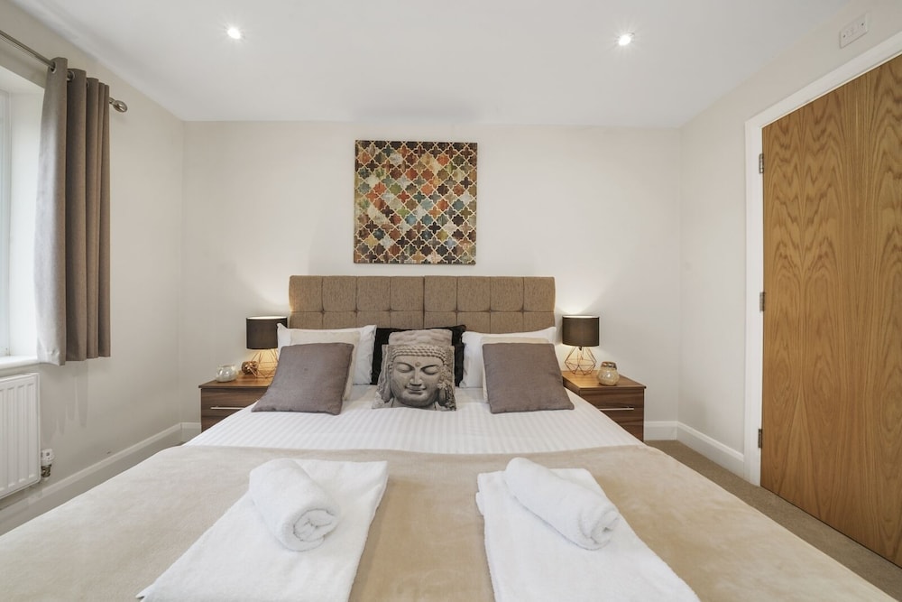 Heathrow Living Serviced Apartments by Ferndale