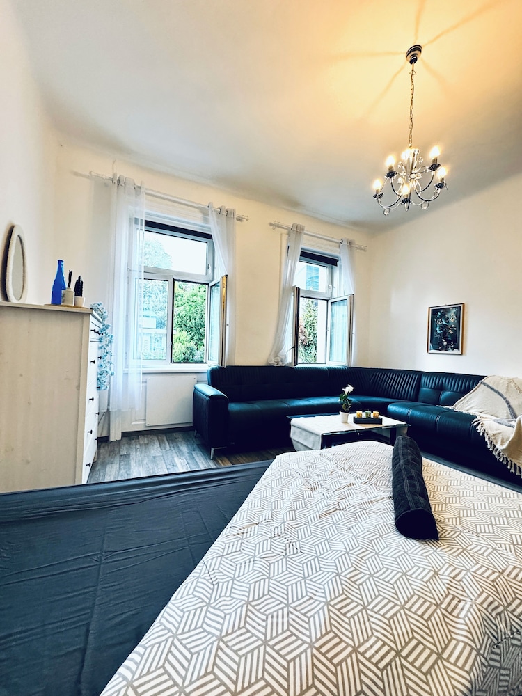 Peaceful 2BR Stay Well Connected