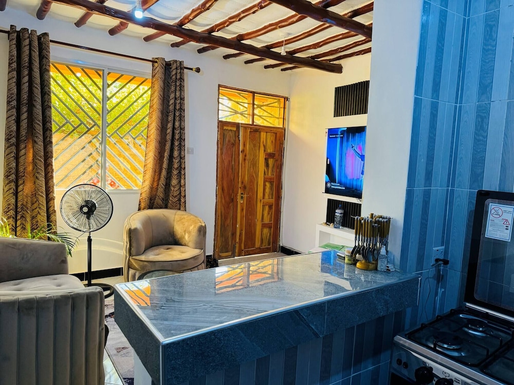 Stunning 2 Bedroom Apartment in Diani, Kenya - Perfect Beach Getaway