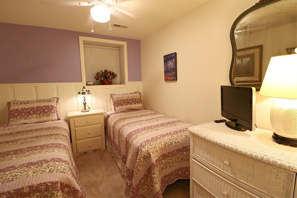 12 Morris 4 2 Bedroom Condo by Redawning view 4