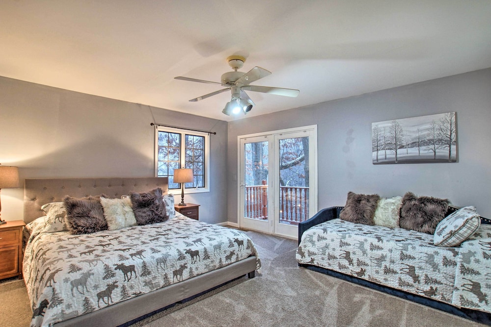 Lake Access, Hot Tub & 2 Decks: Ortonville Retreat view 3