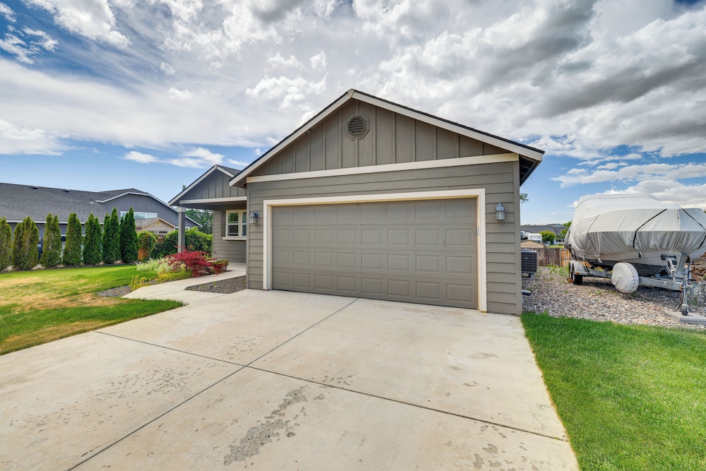 West Richland Home w/ Large Yard: Near Wineries! view 5