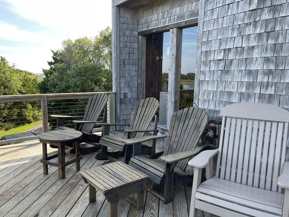 Will's Hideaway 3 Bedroom Cottage by RedAwning
