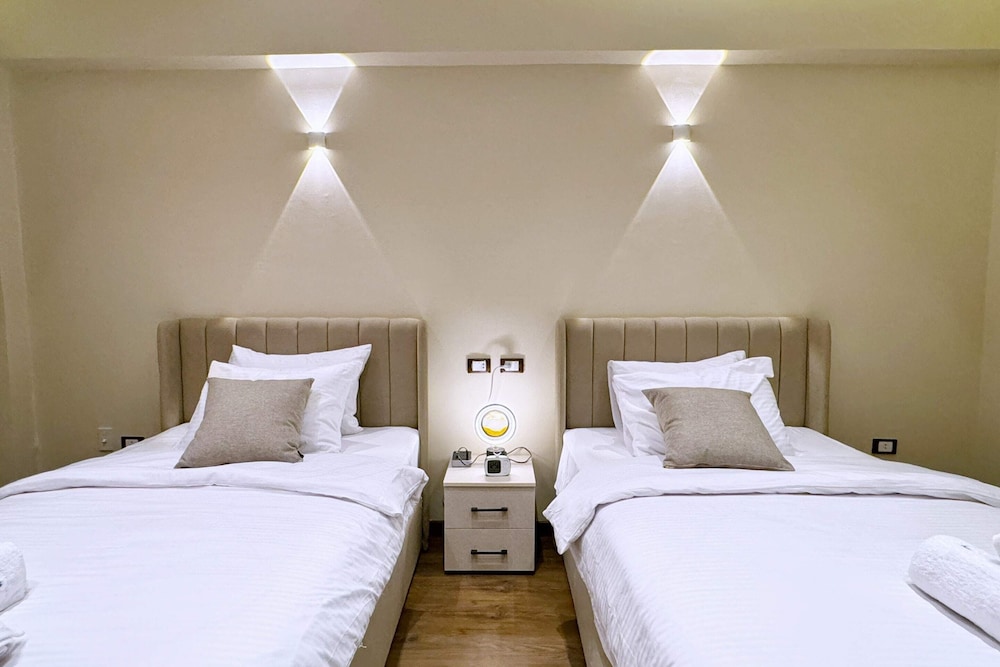 The Built-up 2 BDR Condo 15 min to CAI Airpt