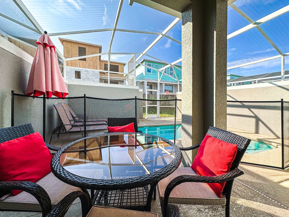 5BR Stylish Championsgatetownhome w/ Private Pool
