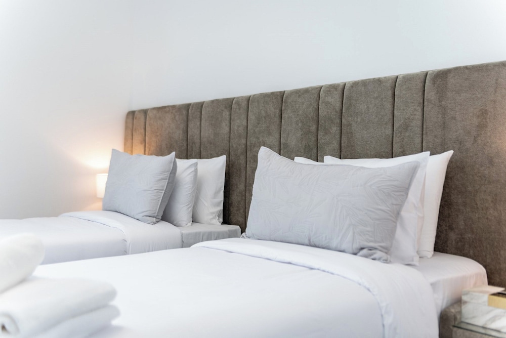 GLOBALSTAY. Azizi Royal Bay Apartments