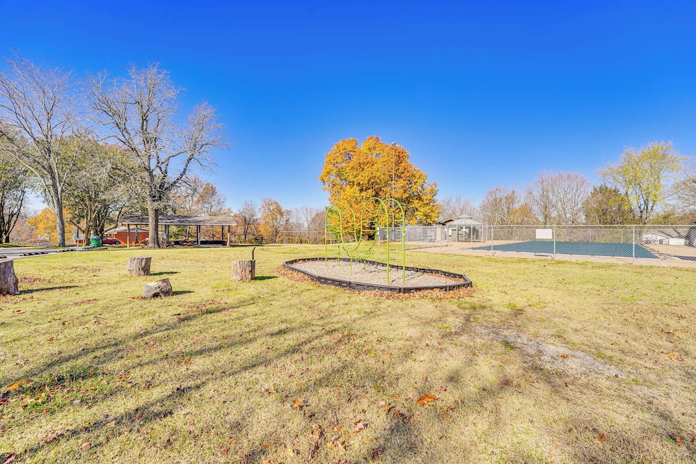 1 Mi to Dtwn Fayetteville: Home w/ Fenced Yard