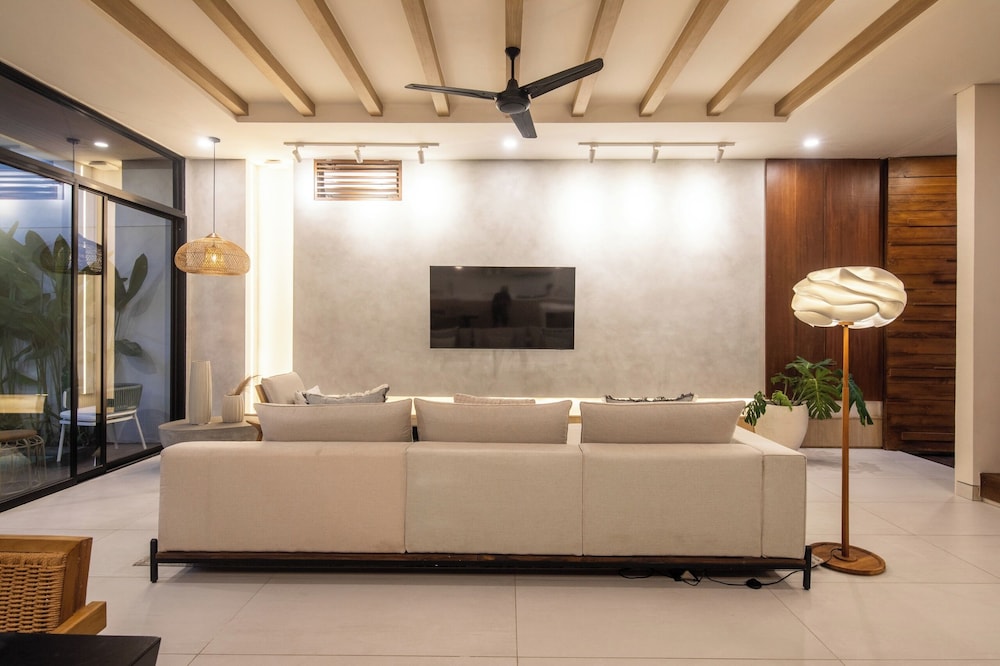 Elegant 3BR Escape Canggu AC 5min Shore
