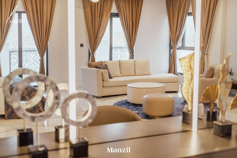 Luxury Sky Villa w Private Pool Sea View in Palm