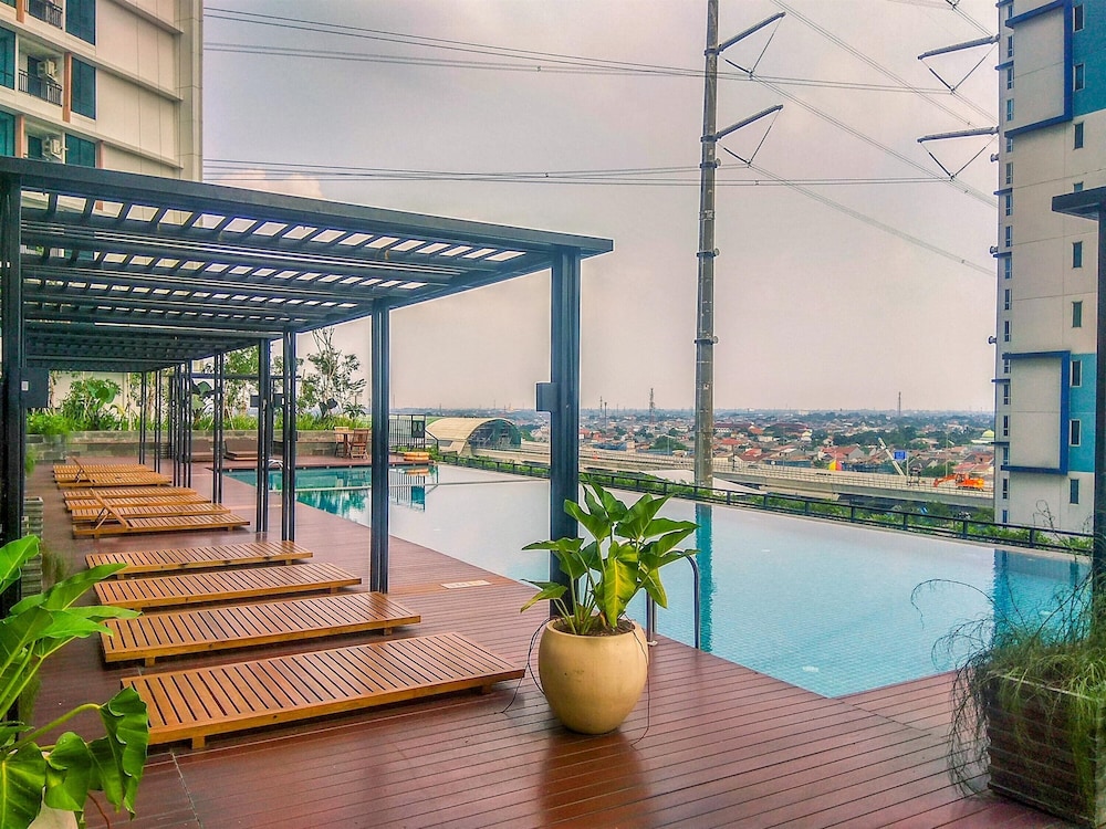Cozy Look Studio Apartment At Lrt City Bekasi