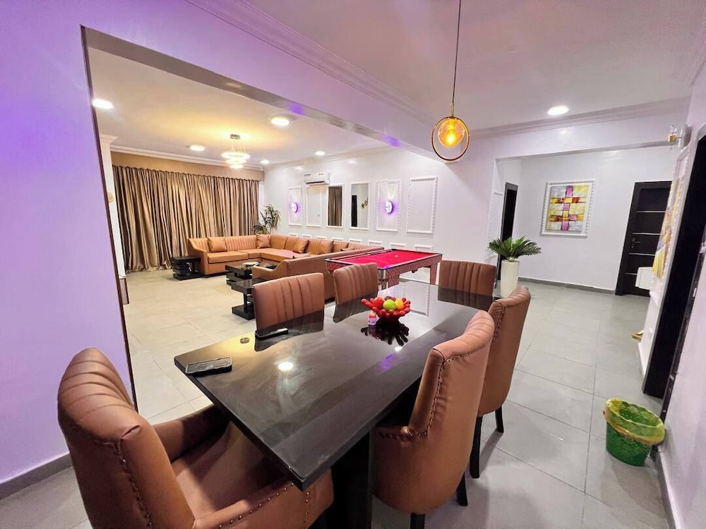 Regent Service Apartment