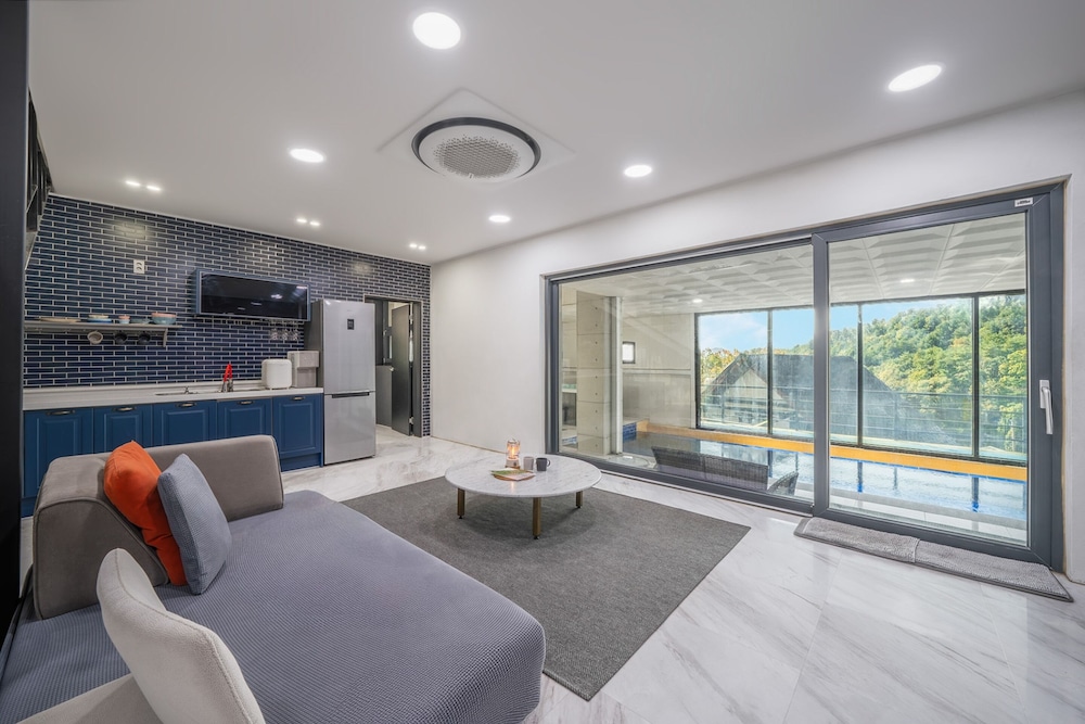 Yangpyeong Seulburg Private Poolvilla
