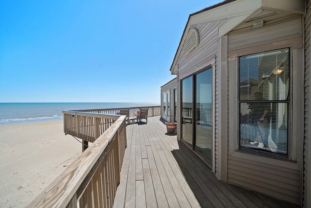 Pirates Beach Retreat by Ryson Vacation Rentals