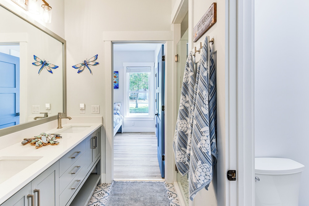 Tranquility & Nearby Beach Access: Private Oasis