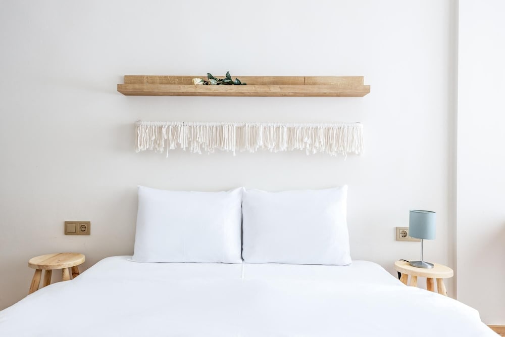Flat w Balcony 1 min to Bagdat Avenue in Kadikoy