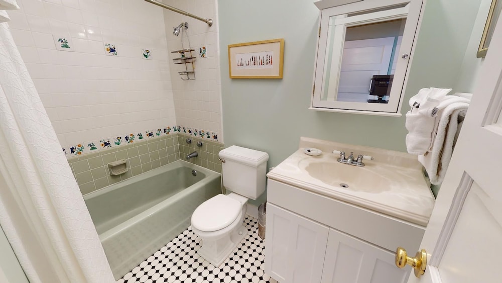 Thirst N' Howl by Tybee Vacation Rentals