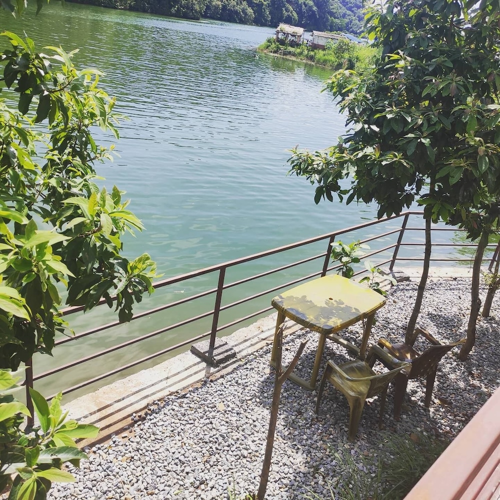 Begnas Lake front guest house