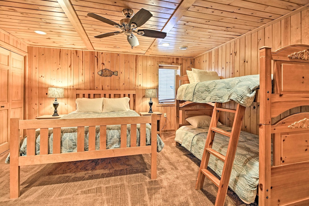 Lakefront Log Cabin w/ Dock ~ 9 Mi to Lutsen Mtn view 2
