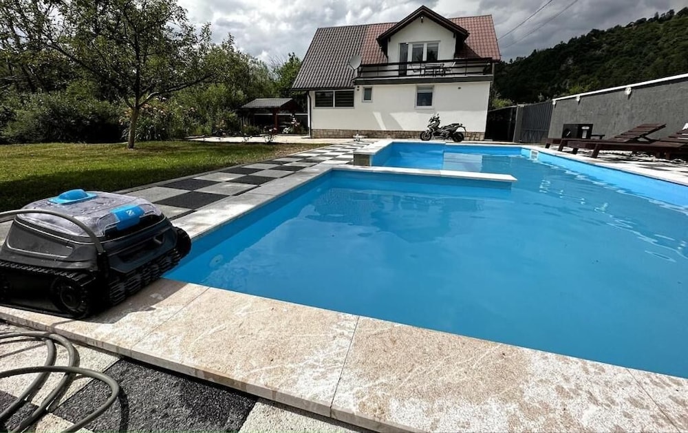 Rijeka Villa-Spacious 4BR with Pool