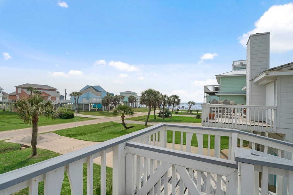 Crab Claw by Ryson Vacation Rentals