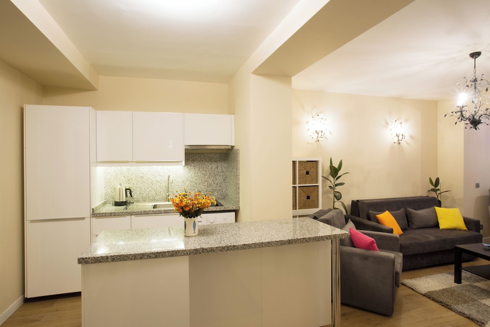 Big Cute Flat with Patio in Beyoglu