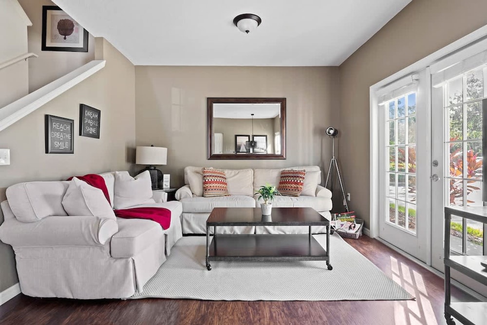 Welcoming 4 BR Sleeps 10 Guests Wl2901