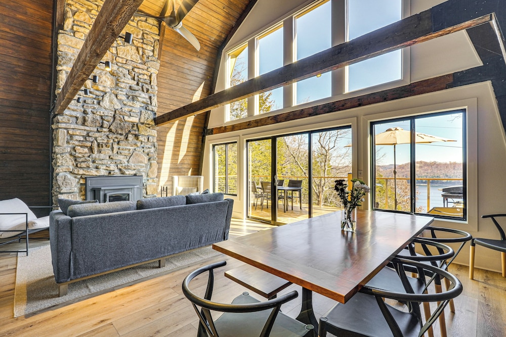 Fish, Swim & Kayak: Spacious Beaver Lake Home!