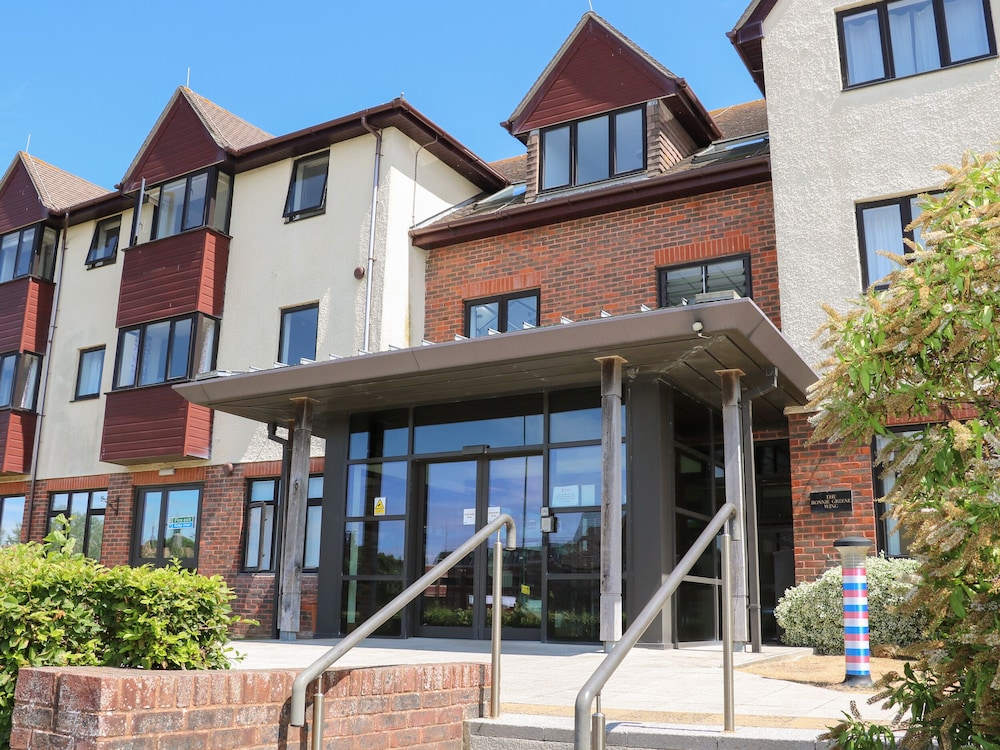 Flat 35 - Marine Court