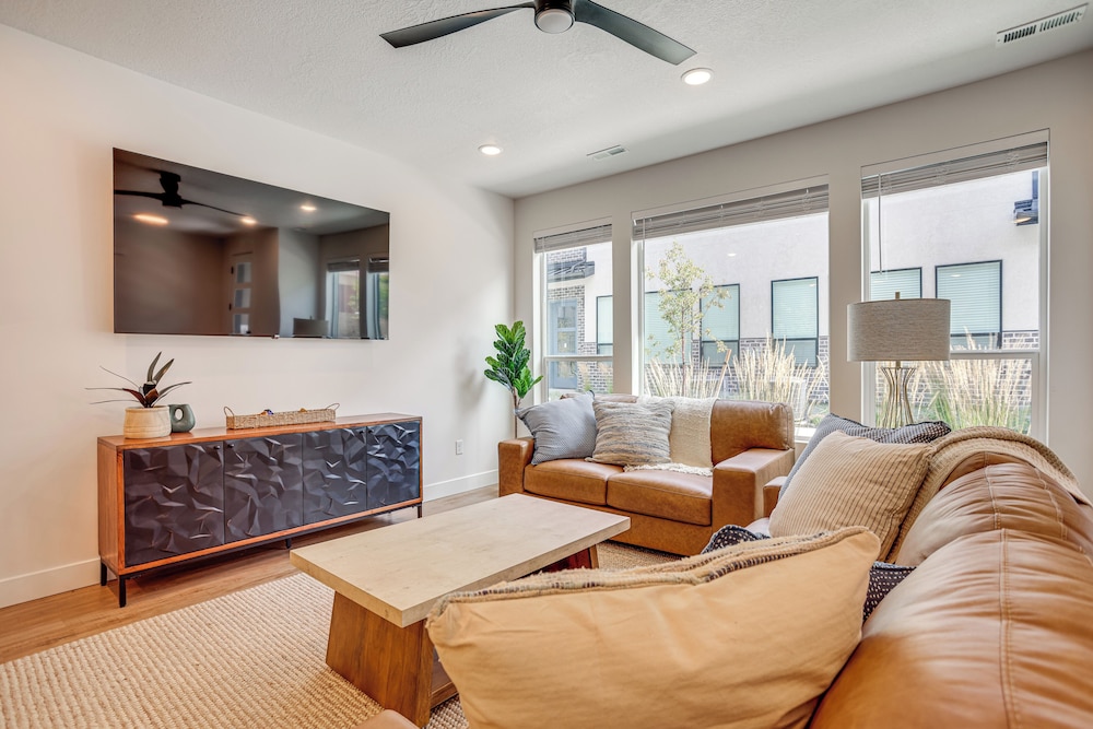 Hike & Ski: Townhome 8 Mi to Dtwn Ogden!