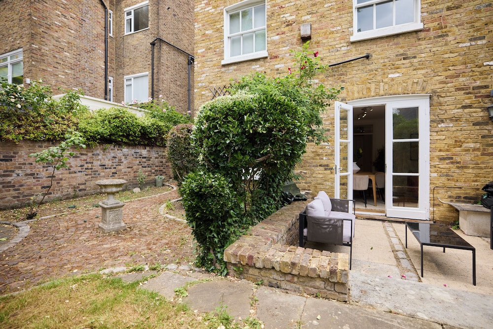 The Carlton Nook - 2BR Apartment