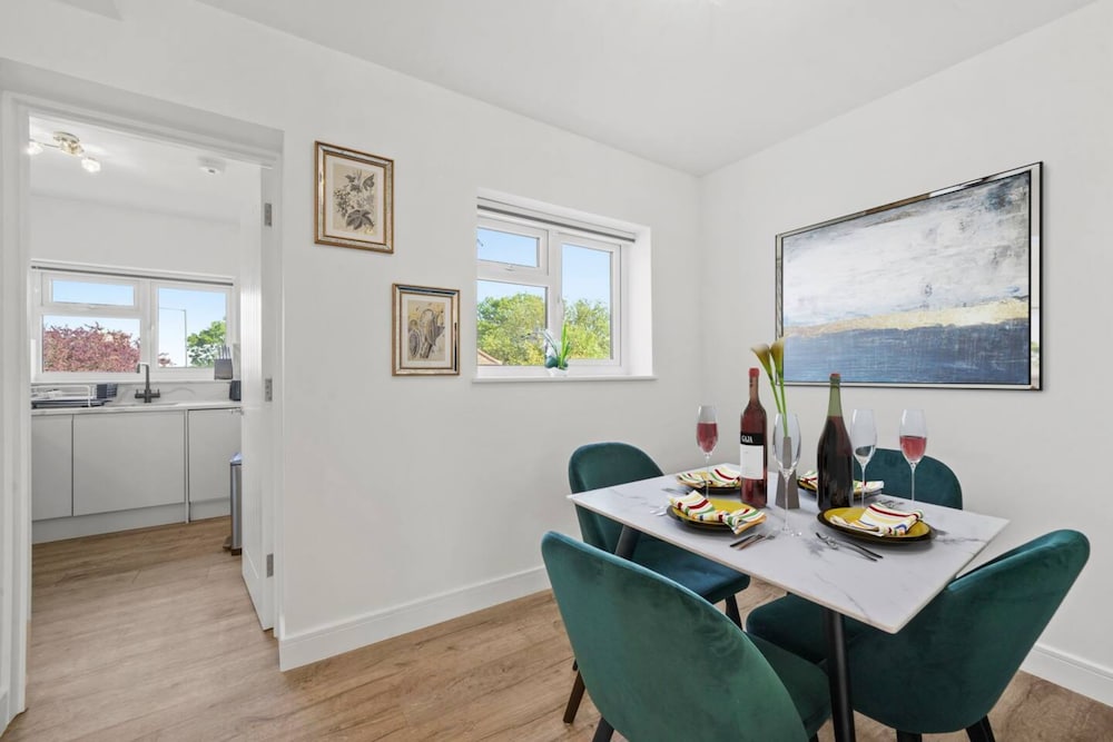 Gorgeous 3 Bedroom Duplex Apartment in West London