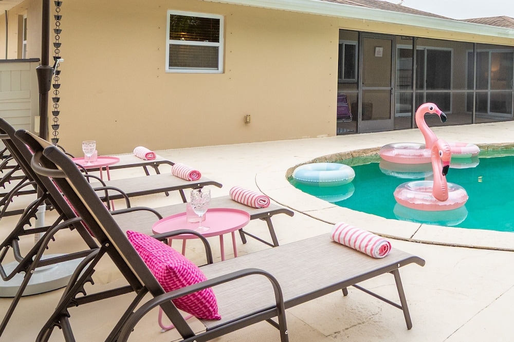 Naples Henrie Hideaway - Private Pool, Pet Friendly 12 Mins From Beach & Downtown 3 Bedroom Home