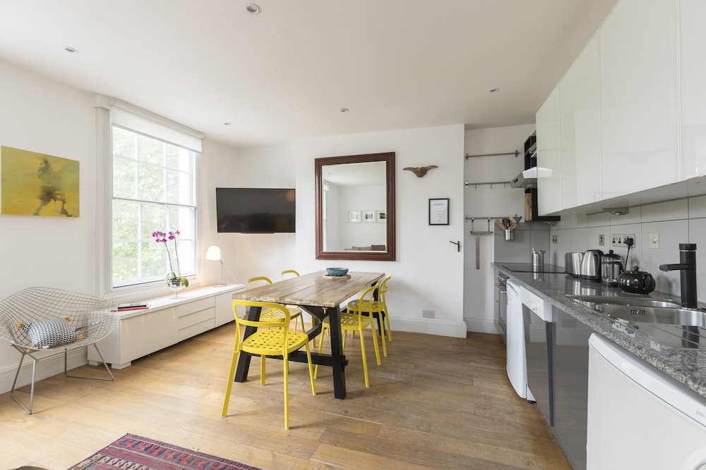JOIVY Smart 3 bed Flat in Islington, Close to Angel Tube