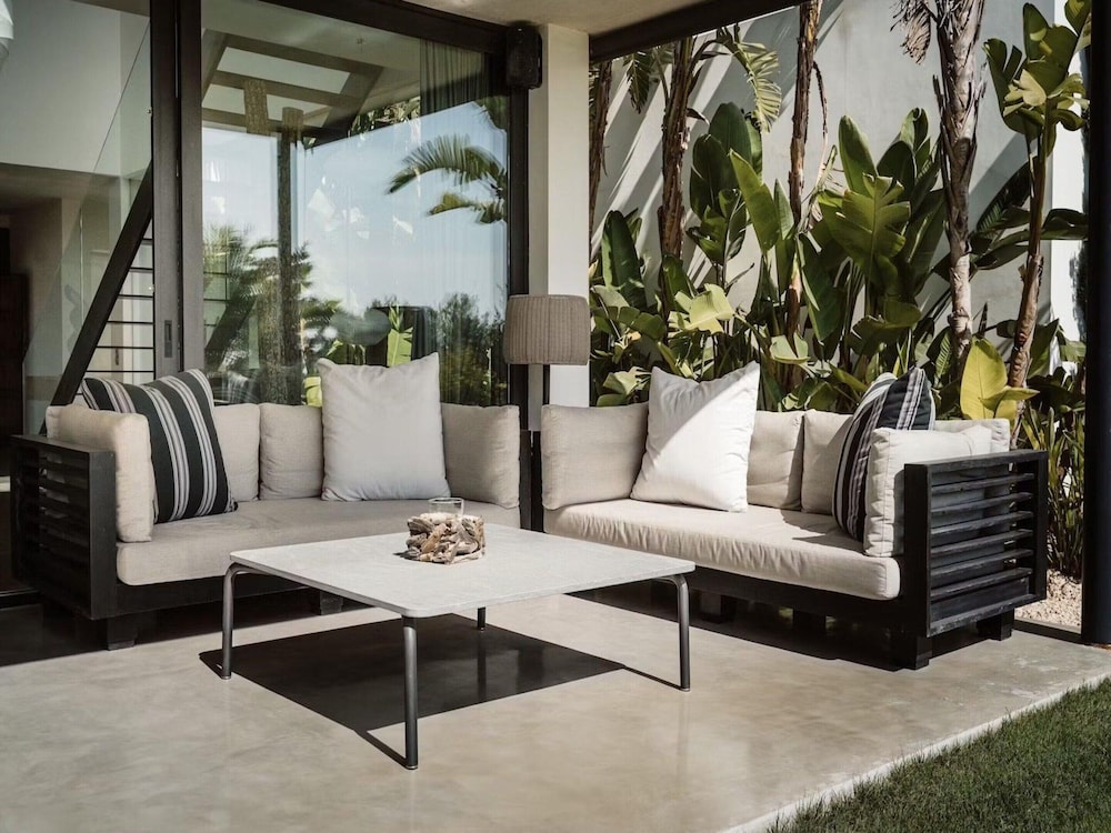 Modern Villa With Minimalistic Decor