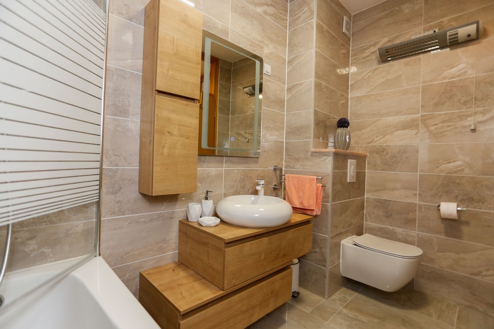 Trogir Stylish Apartment With Balcony and Sea View