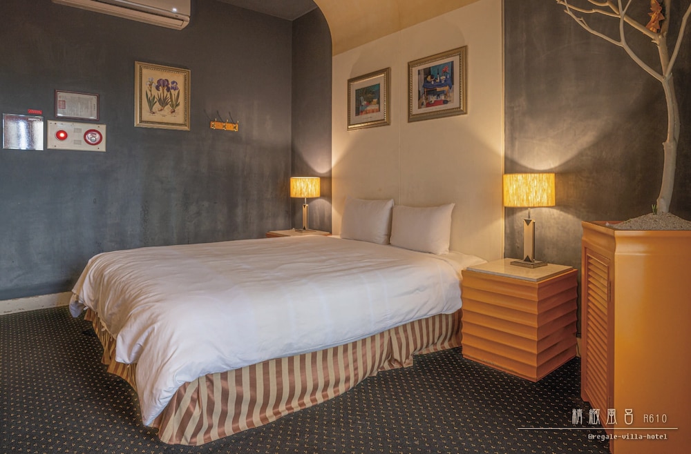 Regale Villa Hotel