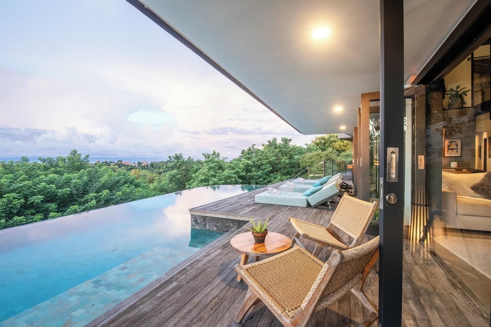 Stunning 6BR Villa 5 Mins to Bingin