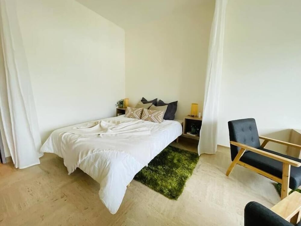 Spacious 1bed in City Center view 5