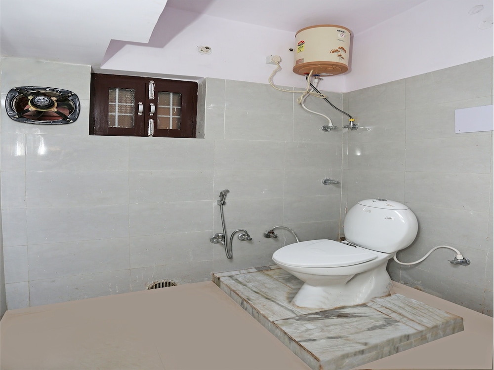 OYO 10994 Hotel Luxury INN - Property Image 8