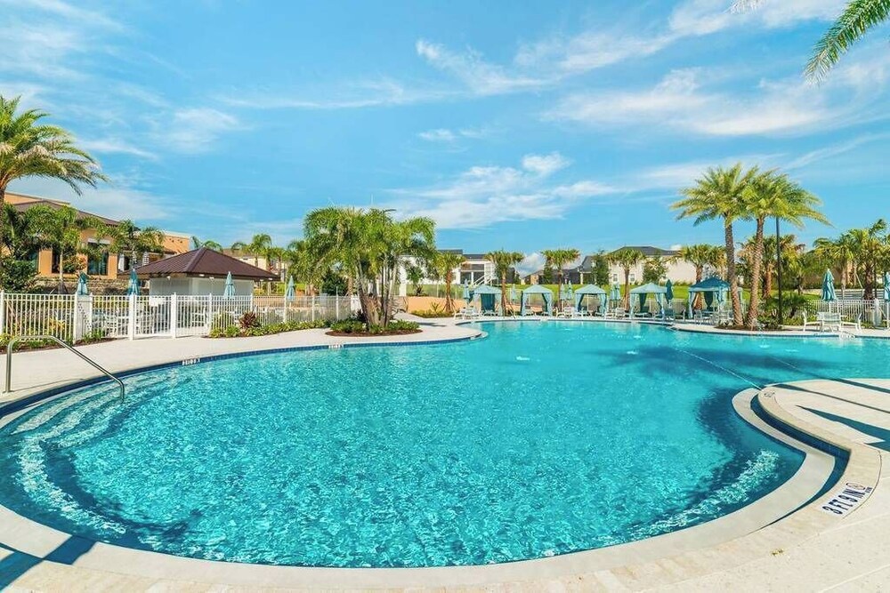 Family Fun Retreat Near Disney With Game Room & Themed Bedrooms